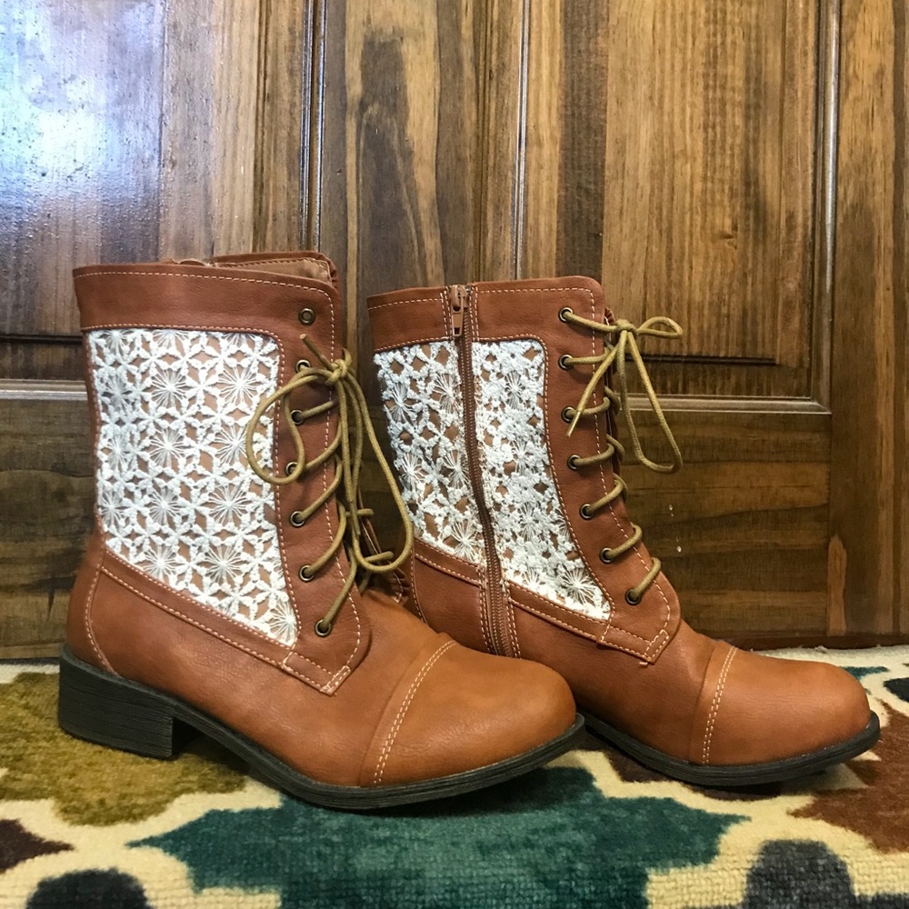 7.5 Cute High Top Boots! NEW